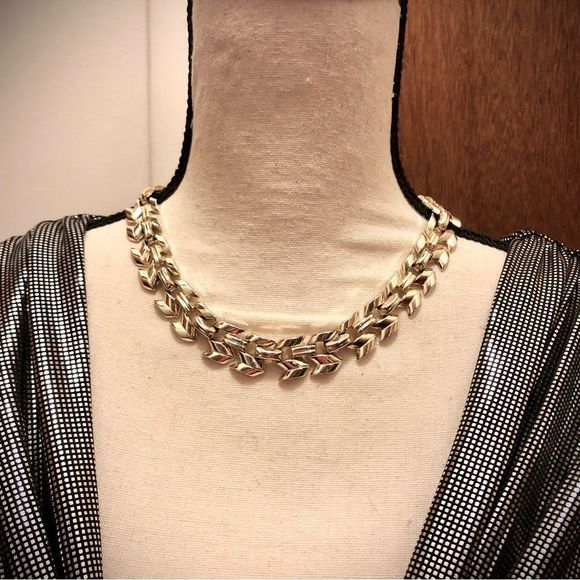 Vintage gold tone 17 1/2” necklace - Picture 3 of 8